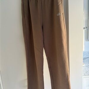 ALO Yoga Accolade Straight Leg Sweatpants Gravel Color